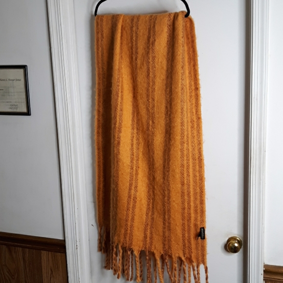 Madden Accessories - NWOT Madden Blanket scarf